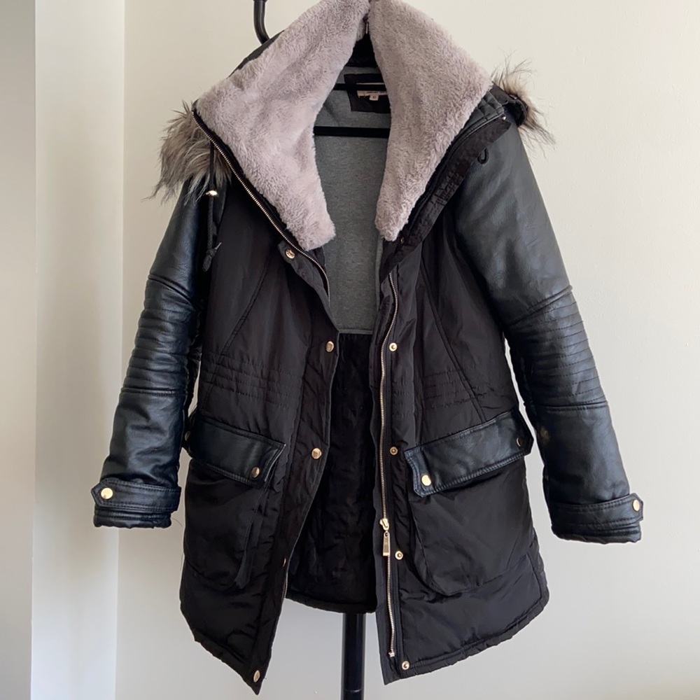 Amy Lynn woman’s hooded jacket (UK 10)